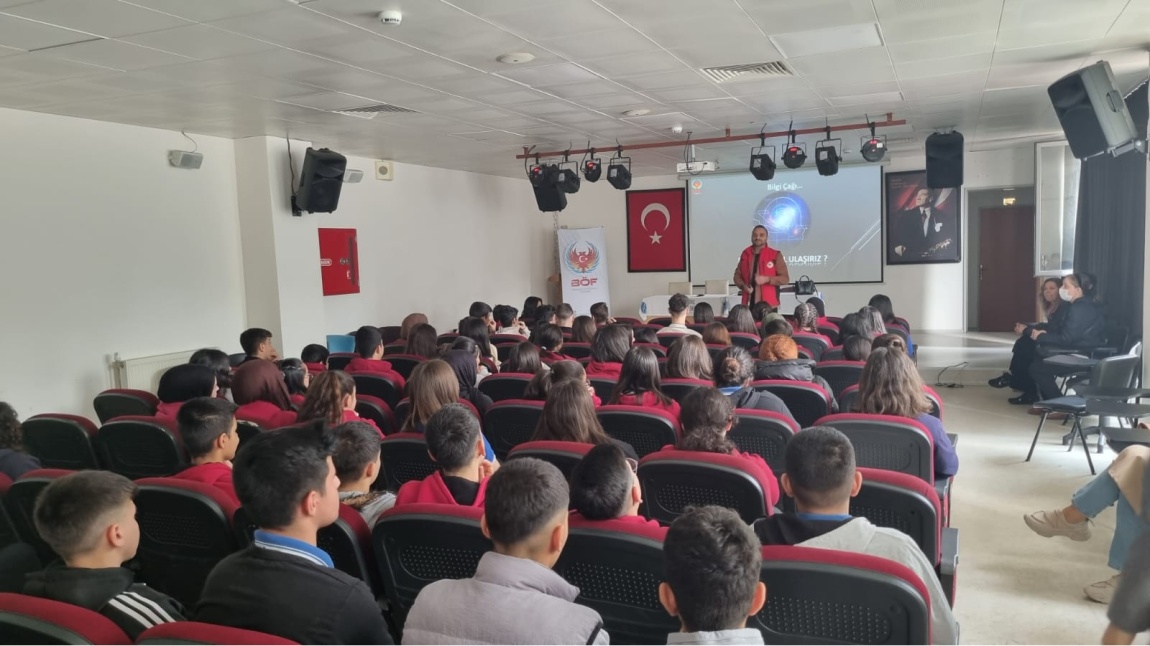 İzmir İl Emniyet Müdürlüğünün Gençlik Güvenli Gelecek Projesi Semineri