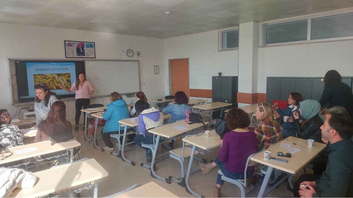 Okulumuzda MEB English Together projesi kapsamında ilçemiz ingilizce öğretmenlerine İngilizcede Yeni Eğitim Öğretim Teknikleri kursunun 3. Oturumunu yaptık.